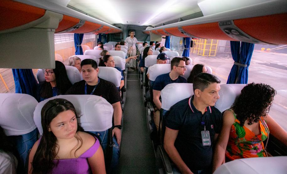 Familiares de portuários participam de visita guiada ao Porto de Paranaguá