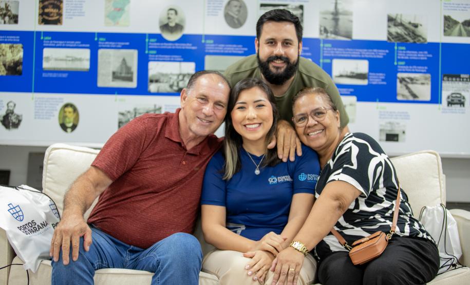 Familiares de portuários participam de visita guiada ao Porto de Paranaguá