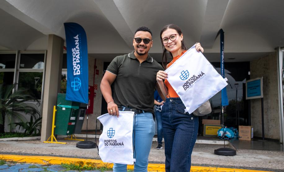 Familiares de portuários participam de visita guiada ao Porto de Paranaguá