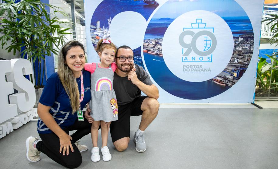 Familiares de portuários participam de visita guiada ao Porto de Paranaguá