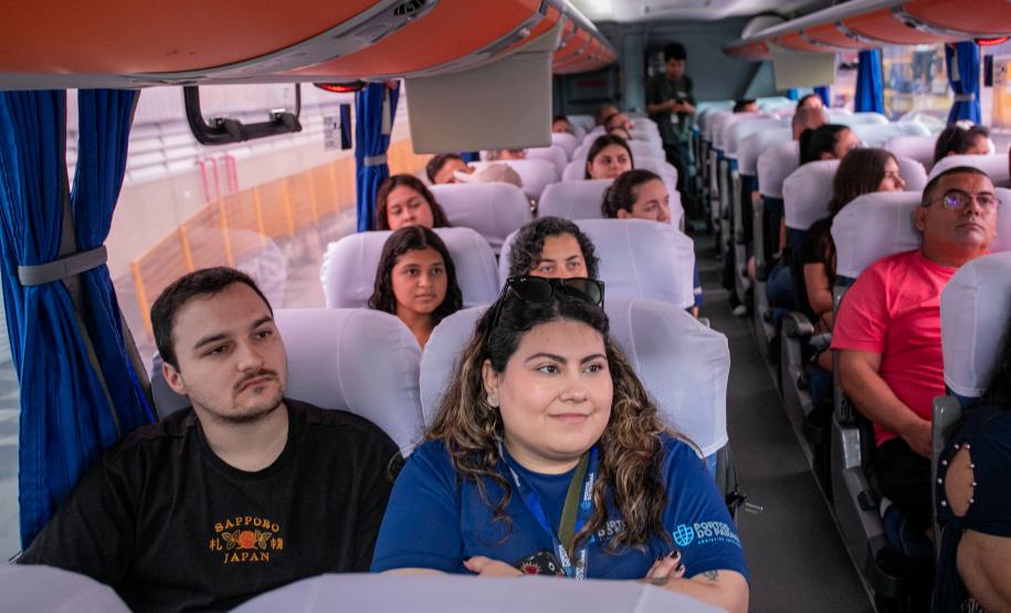 Familiares de portuários participam de visita guiada ao Porto de Paranaguá