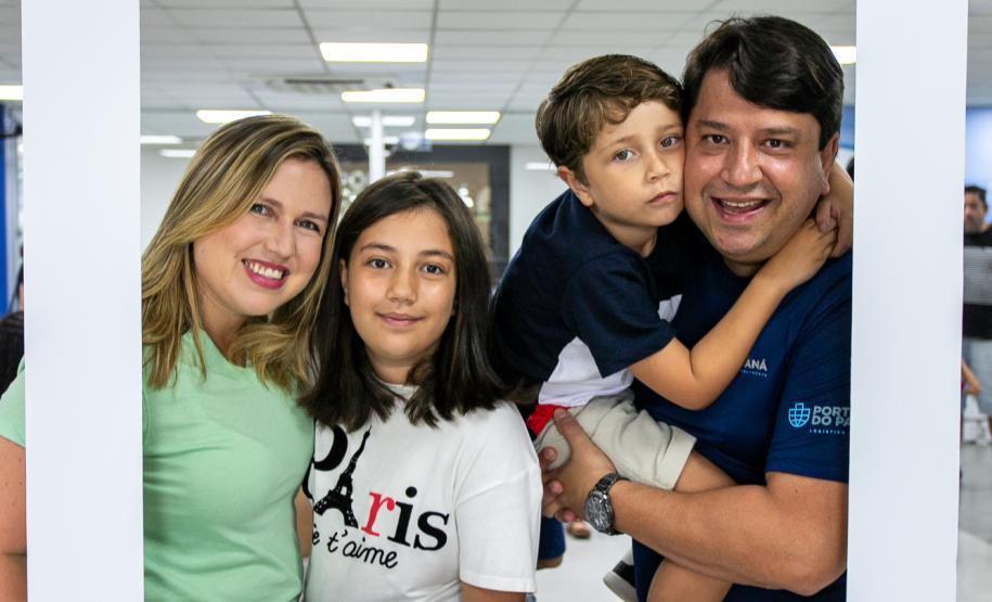 Familiares de portuários participam de visita guiada ao Porto de Paranaguá