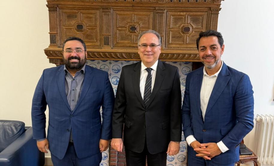 Presidente do Conselho Administrativo dos Portos Paranaenses visita maior porto europeu