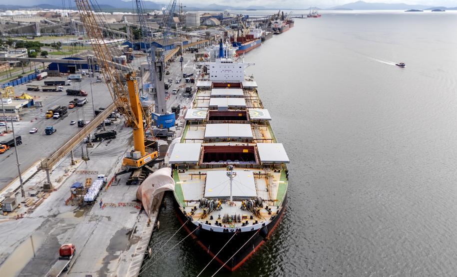 Paranaguá registra maior movimentação de fertilizantes com um único navio