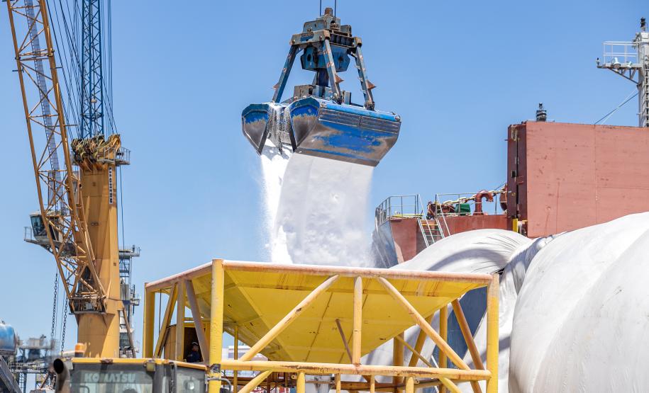 Portos paranaenses registram recorde duplo de movimentação no início de 2025