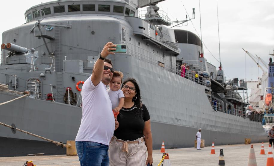 Navio de Guerra da Marinha recebe 750 visitantes