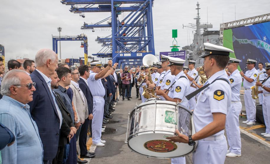 Governador anuncia investimento de R$ 1 bi no Píer em "T" na festa dos 90 anos do Porto de Paranaguá