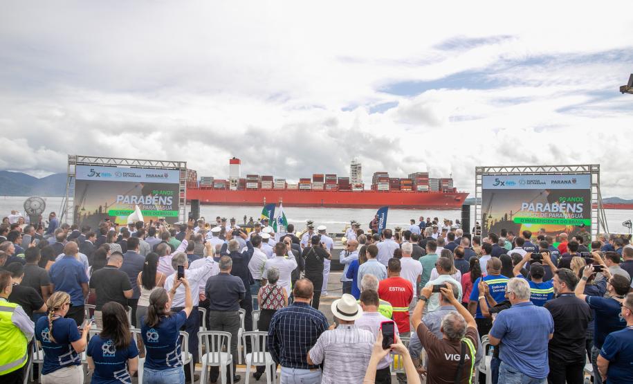 Governador anuncia investimento de R$ 1 bi no Píer em "T" na festa dos 90 anos do Porto de Paranaguá