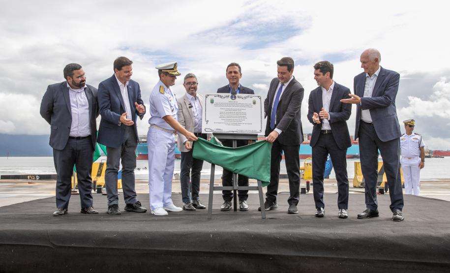 Governador anuncia investimento de R$ 1 bi no Píer em "T" na festa dos 90 anos do Porto de Paranaguá