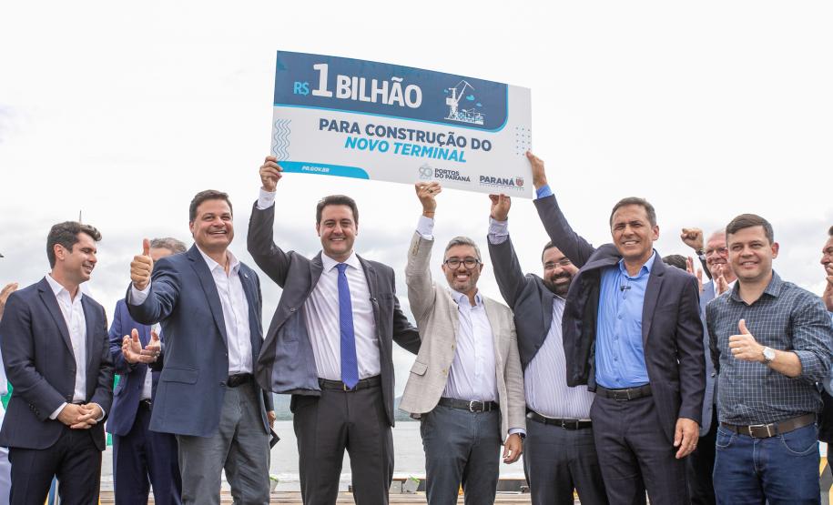 Governador anuncia investimento de R$ 1 bi no Píer em "T" na festa dos 90 anos do Porto de Paranaguá