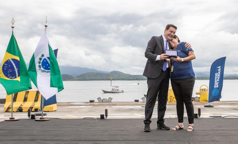 Governador anuncia investimento de R$ 1 bi no Píer em "T" na festa dos 90 anos do Porto de Paranaguá