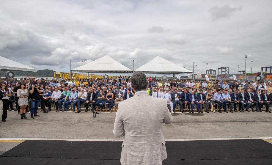 Governador anuncia investimento de R$ 1 bi no Píer em "T" na festa dos 90 anos do Porto de Paranaguá