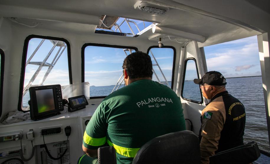 Pela primeira vez, navio de cruzeiro é ancorado próximo à Ilha do Mel