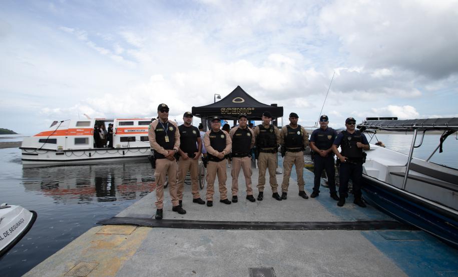 Pela primeira vez, navio de cruzeiro é ancorado próximo à Ilha do Mel