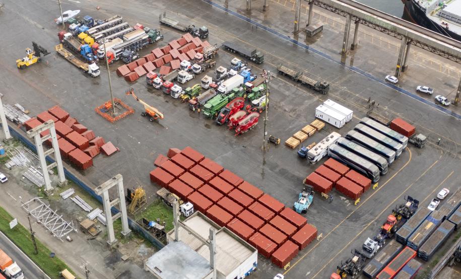 Porto de Paranaguá recebe estruturas gigantes do Exército