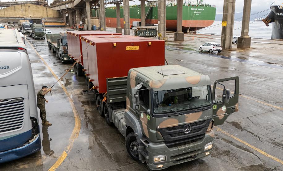 Porto de Paranaguá recebe estruturas gigantes do Exército