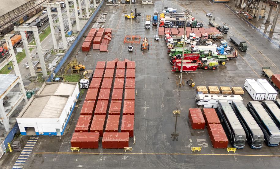 Porto de Paranaguá recebe estruturas gigantes do Exército