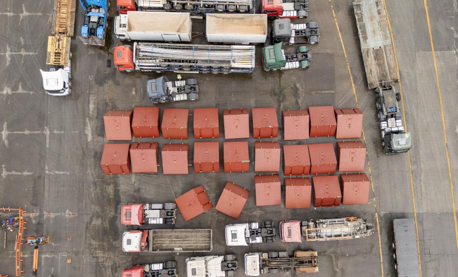 Porto de Paranaguá recebe estruturas gigantes do Exército