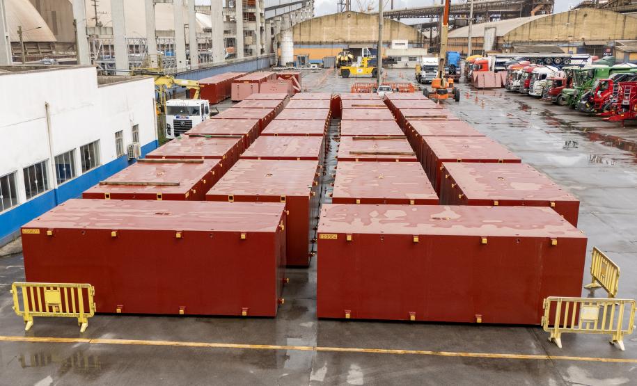 Porto de Paranaguá recebe estruturas gigantes do Exército