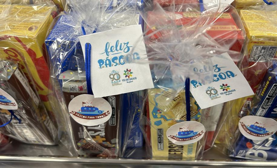 Voluntariado monta kits da campanha “Páscoa para Todos”