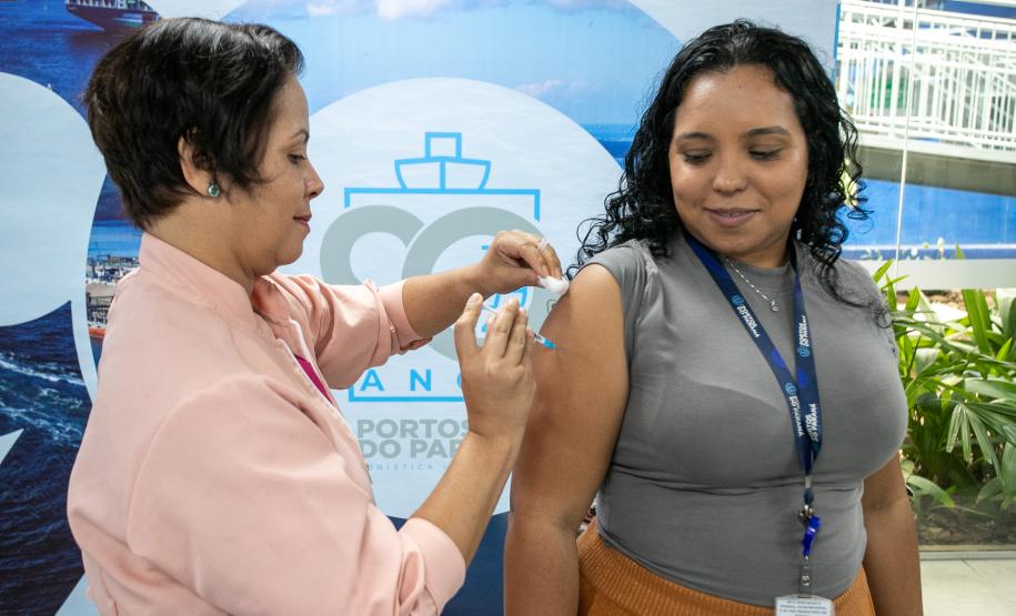 Vacina contra a gripe Influenza imuniza 225 portuários