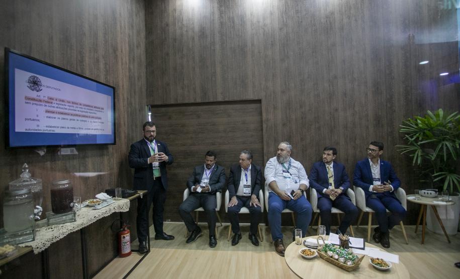 Portos do Paraná impulsiona negócios e debate avanços no marco legal portuário na Intermodal 2025