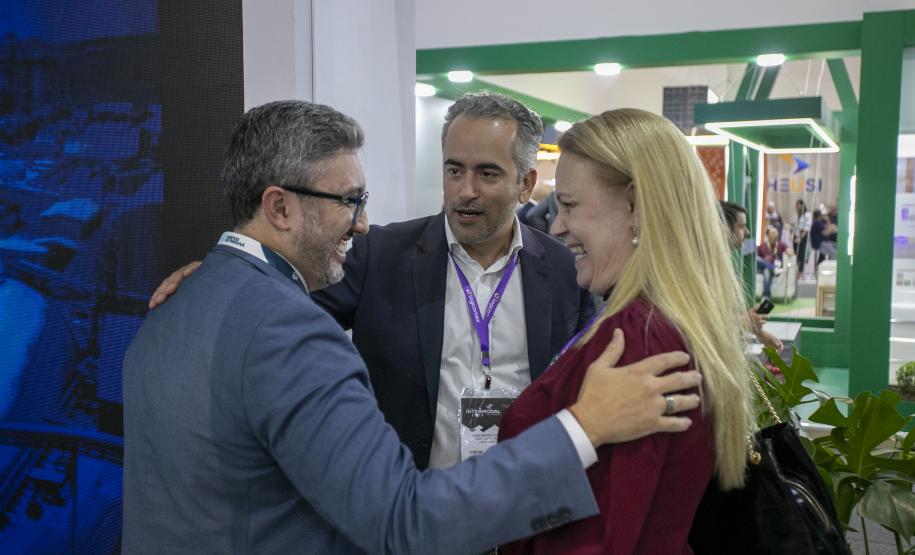 Portos do Paraná impulsiona negócios e debate avanços no marco legal portuário na Intermodal 2025