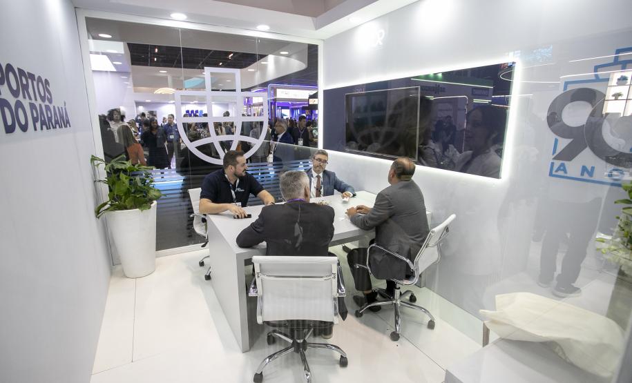 Portos do Paraná impulsiona negócios e debate avanços no marco legal portuário na Intermodal 2025