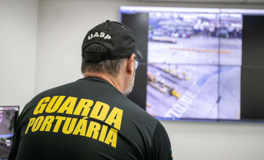 Guarda portuário é convidado para expor novamente no Carrousel du Louvre