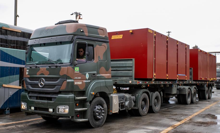 Porto de Paranaguá recebe estruturas gigantes do Exército