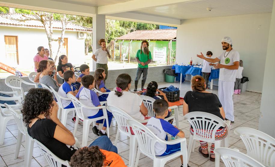 2ª Oficina da Portos do Paraná sobre coleta e despolpa do açaí juçara é realizada no litoral