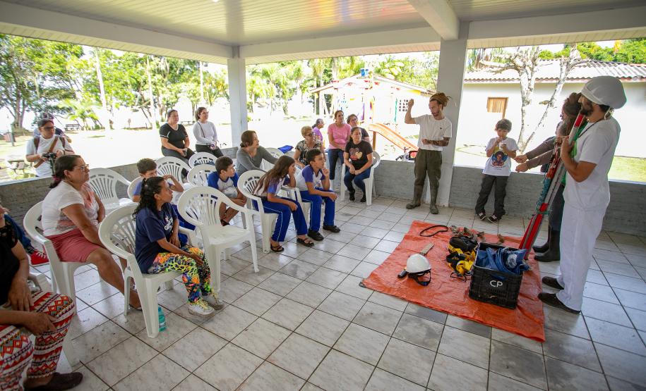 2ª Oficina da Portos do Paraná sobre coleta e despolpa do açaí juçara é realizada no litoral