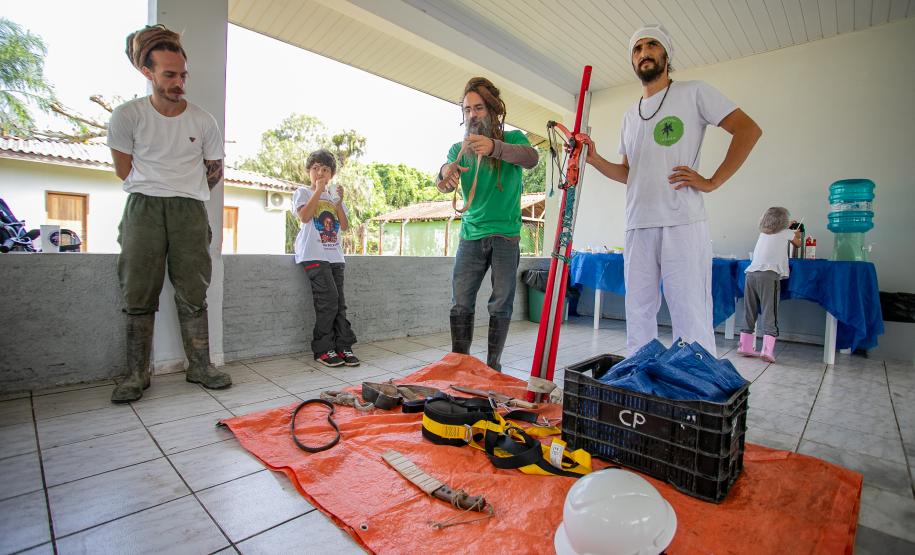 2ª Oficina da Portos do Paraná sobre coleta e despolpa do açaí juçara é realizada no litoral