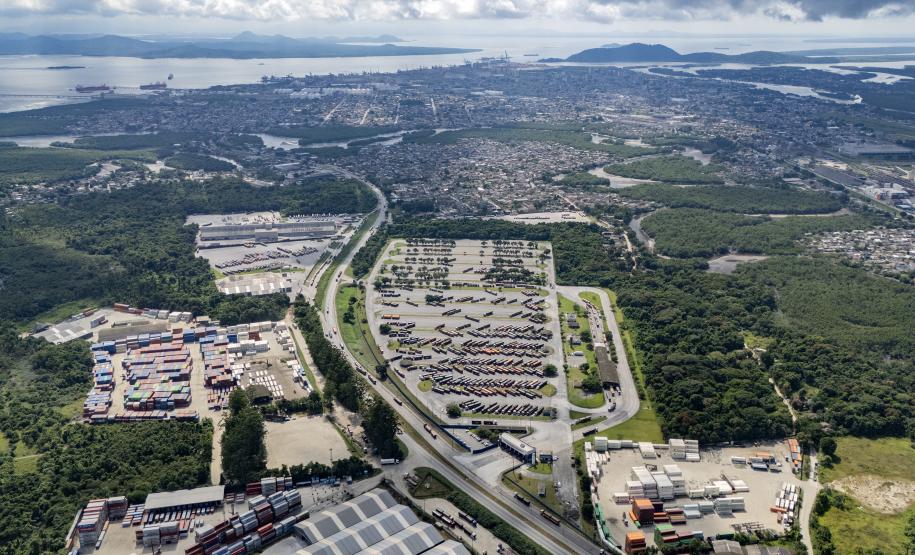 Porto de Paranaguá recebe o maior volume de caminhões da história no Pátio de Triagem