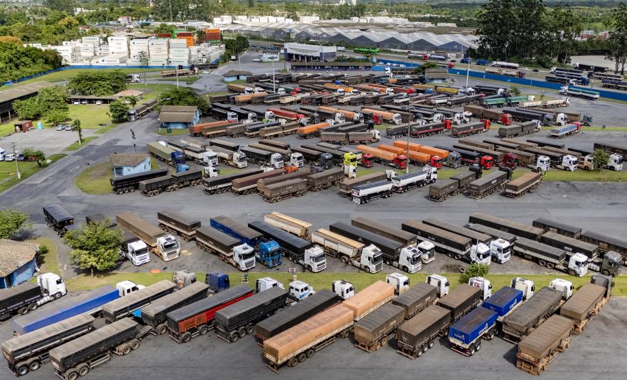 Porto de Paranaguá recebe o maior volume de caminhões da história no Pátio de Triagem