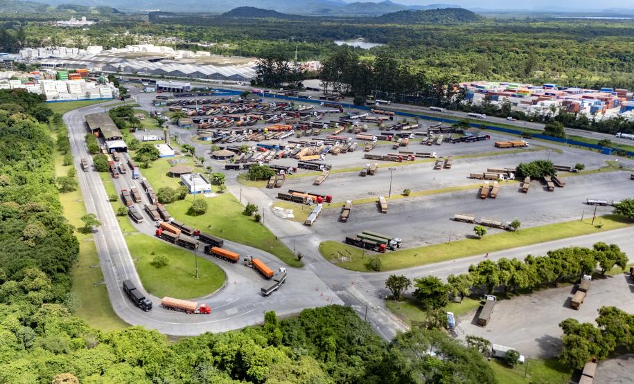 Porto de Paranaguá recebe o maior volume de caminhões da história no Pátio de Triagem