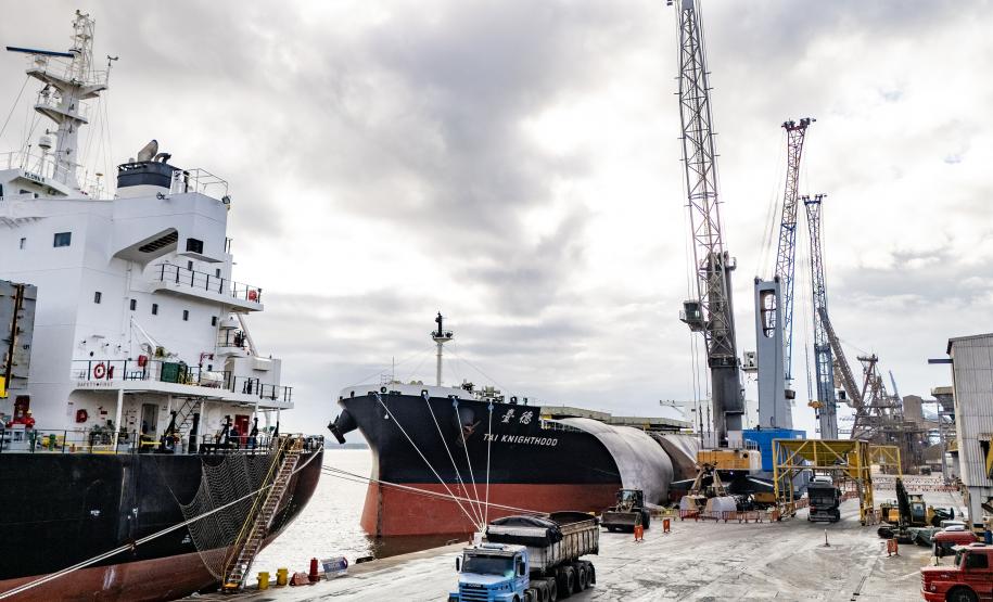 Em menos de 40 dias, Paranaguá supera maior movimentação de fertilizantes com apenas um navio