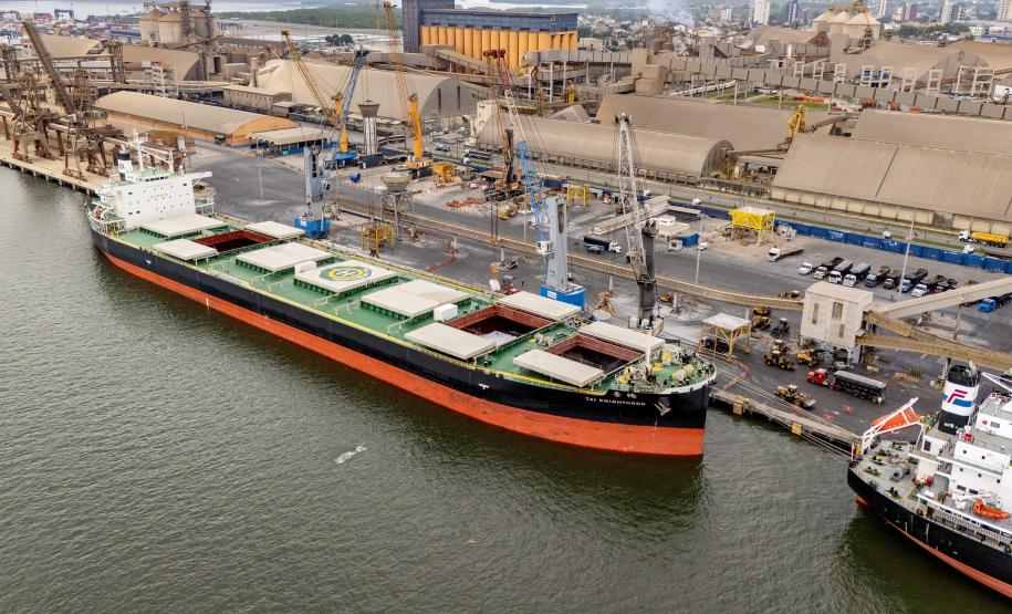 Em menos de 40 dias, Paranaguá supera maior movimentação de fertilizantes com apenas um navio