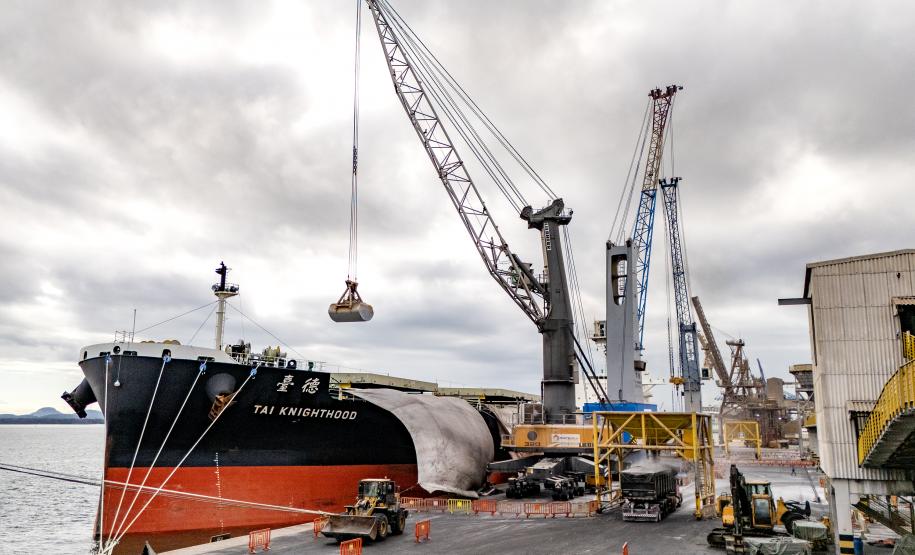 Em menos de 40 dias, Paranaguá supera maior movimentação de fertilizantes com apenas um navio