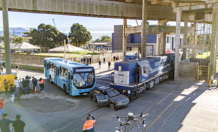 Acidente simulado envolvendo trem e veículos mostra união da comunidade portuária de Paranaguá