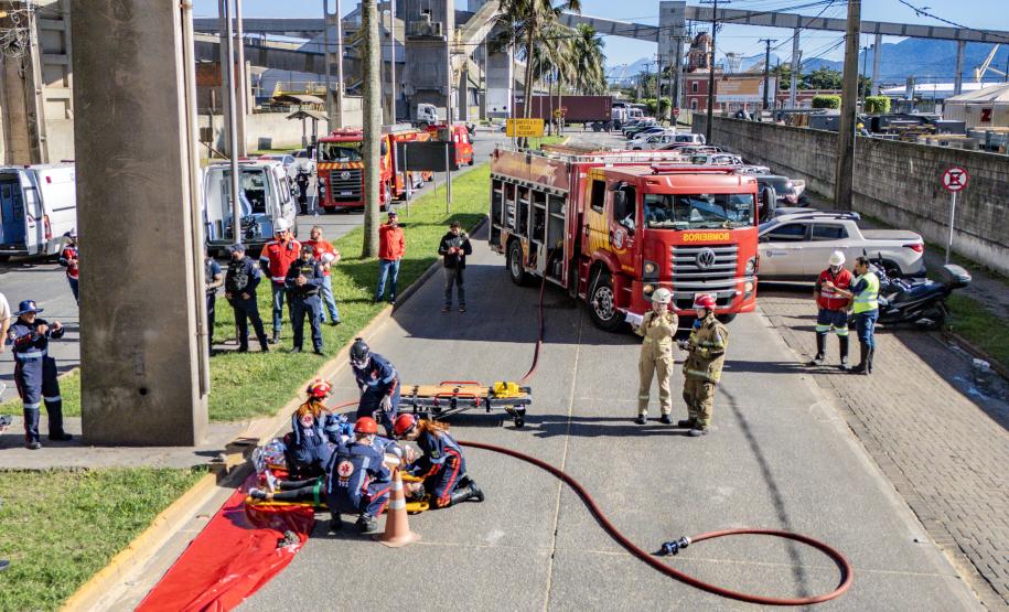 Acidente simulado envolvendo trem e veículos mostra união da comunidade portuária de Paranaguá
