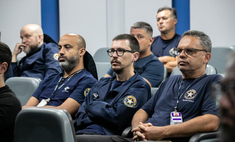 Auditores da Receita Federal visitam instalações do Porto de Paranaguá