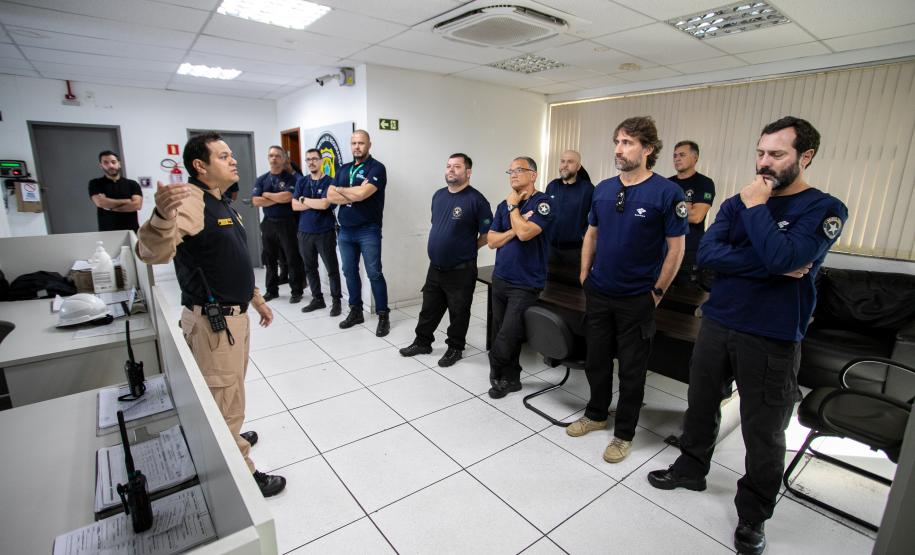 Auditores da Receita Federal visitam instalações do Porto de Paranaguá