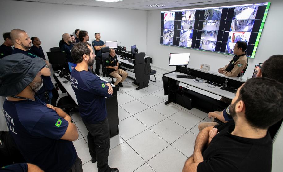 Auditores da Receita Federal visitam instalações do Porto de Paranaguá