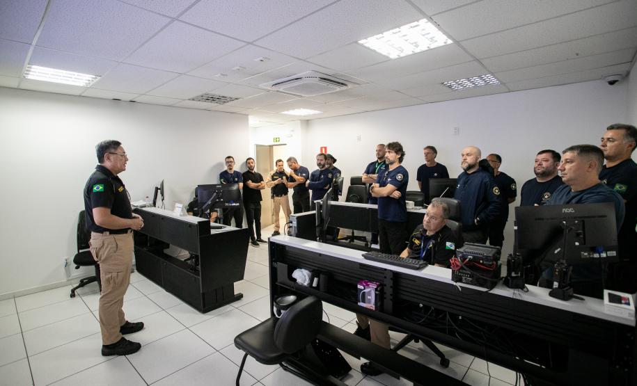 Auditores da Receita Federal visitam instalações do Porto de Paranaguá