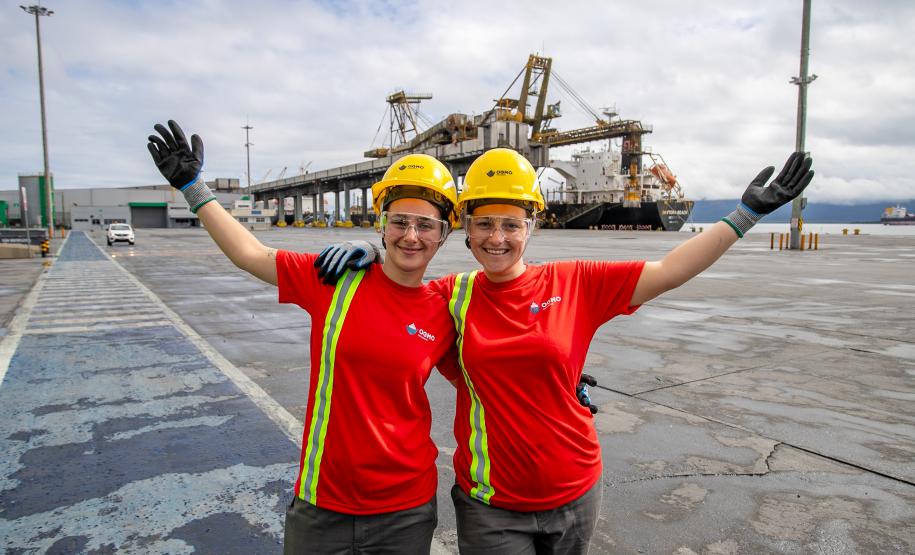 Mulheres quebram barreiras: primeiras estivadoras iniciam trabalho em Paranaguá