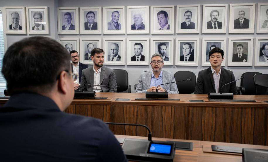 China acena para a possibilidade de novos projetos no Porto de Paranaguá