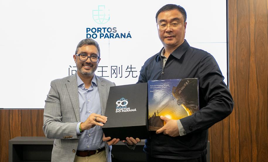 China acena para a possibilidade de novos projetos no Porto de Paranaguá