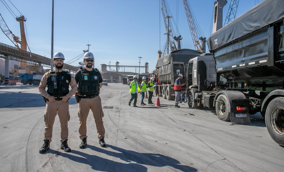 Blitz educativa reforça segurança viária no Porto de Paranaguá