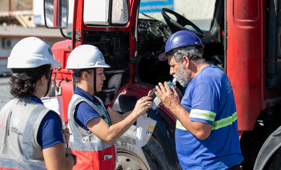 Blitz educativa reforça segurança viária no Porto de Paranaguá